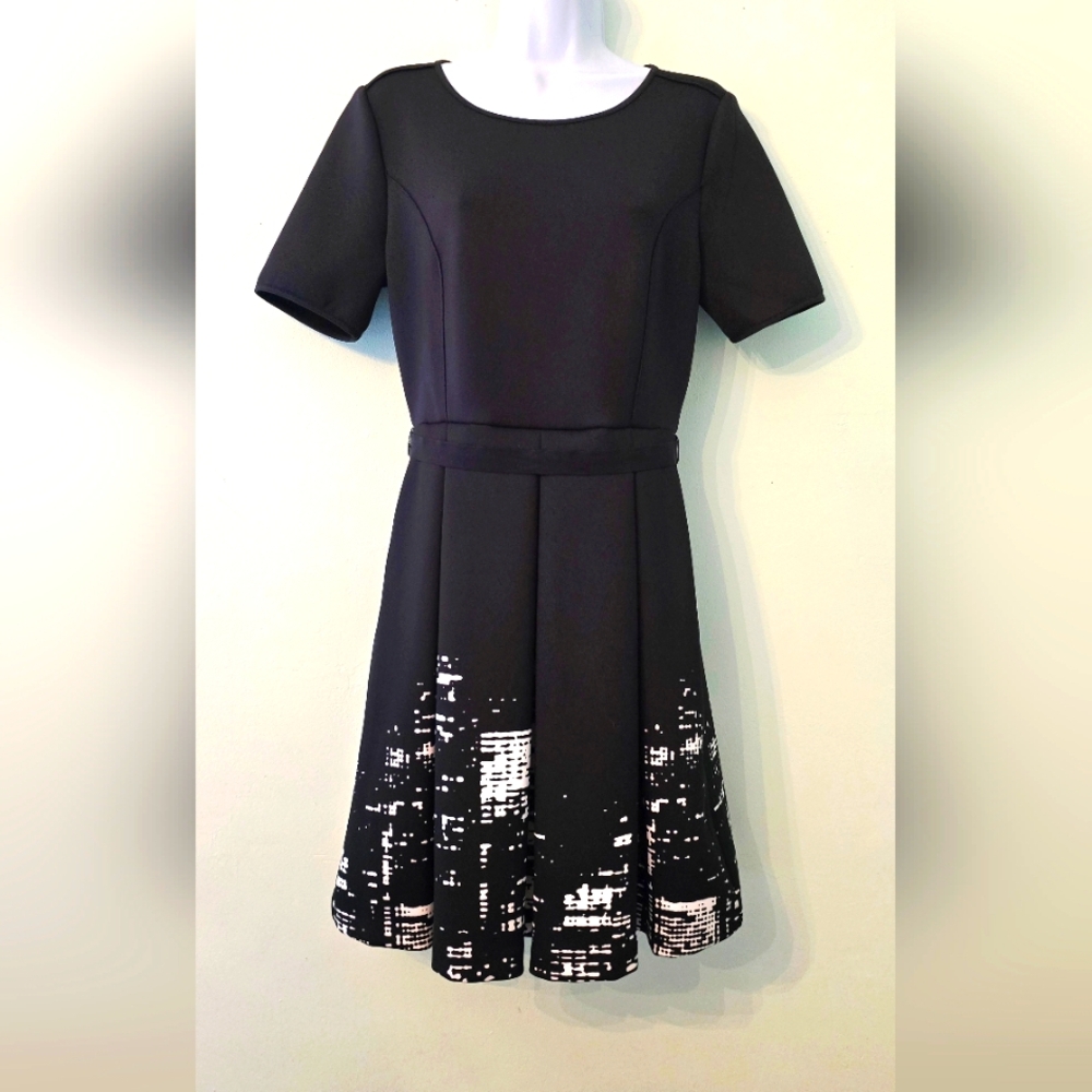 Elie Tahari Black and White Cityscape Dress Size 8